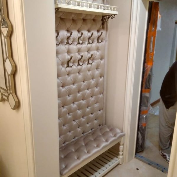 Настенная вешалка в прихожую с галошницей или обувницей